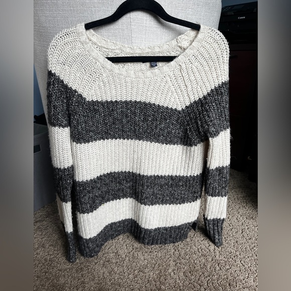 American Eagle Striped Sweater - Picture 1 of 2